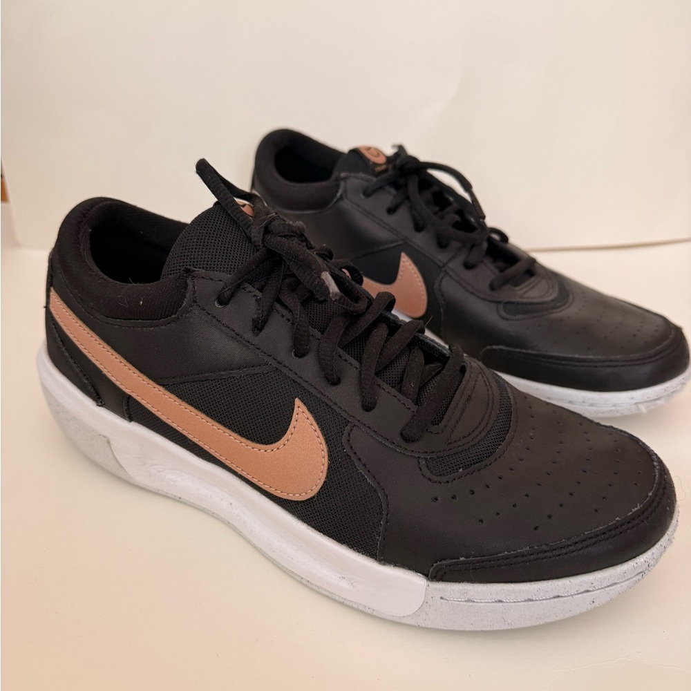 Nike Zoom Court Lite 3 Women’s 9.5 Black Rose Gold Tennis Pickleball DV3279-001